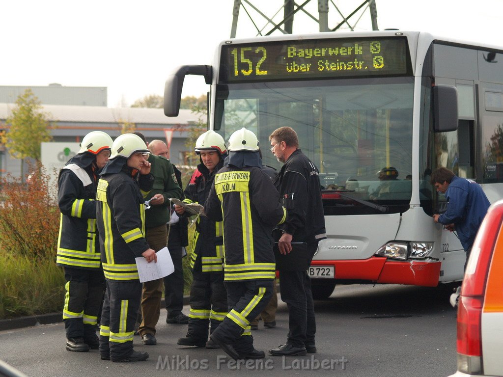 VU KVB Bus Pkw Koeln Porz Gremberghoven August Horchstr  P41.JPG